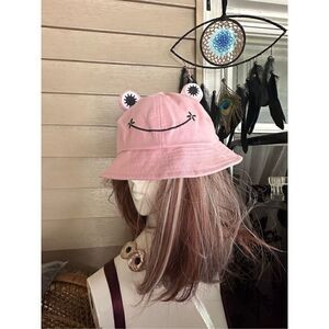 Adorable, frog bucket hat with built-in lining one size fits most